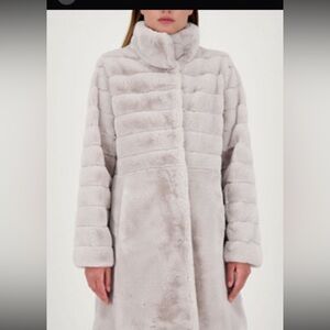 Jones New York New Feather Grey faux fur coat,M